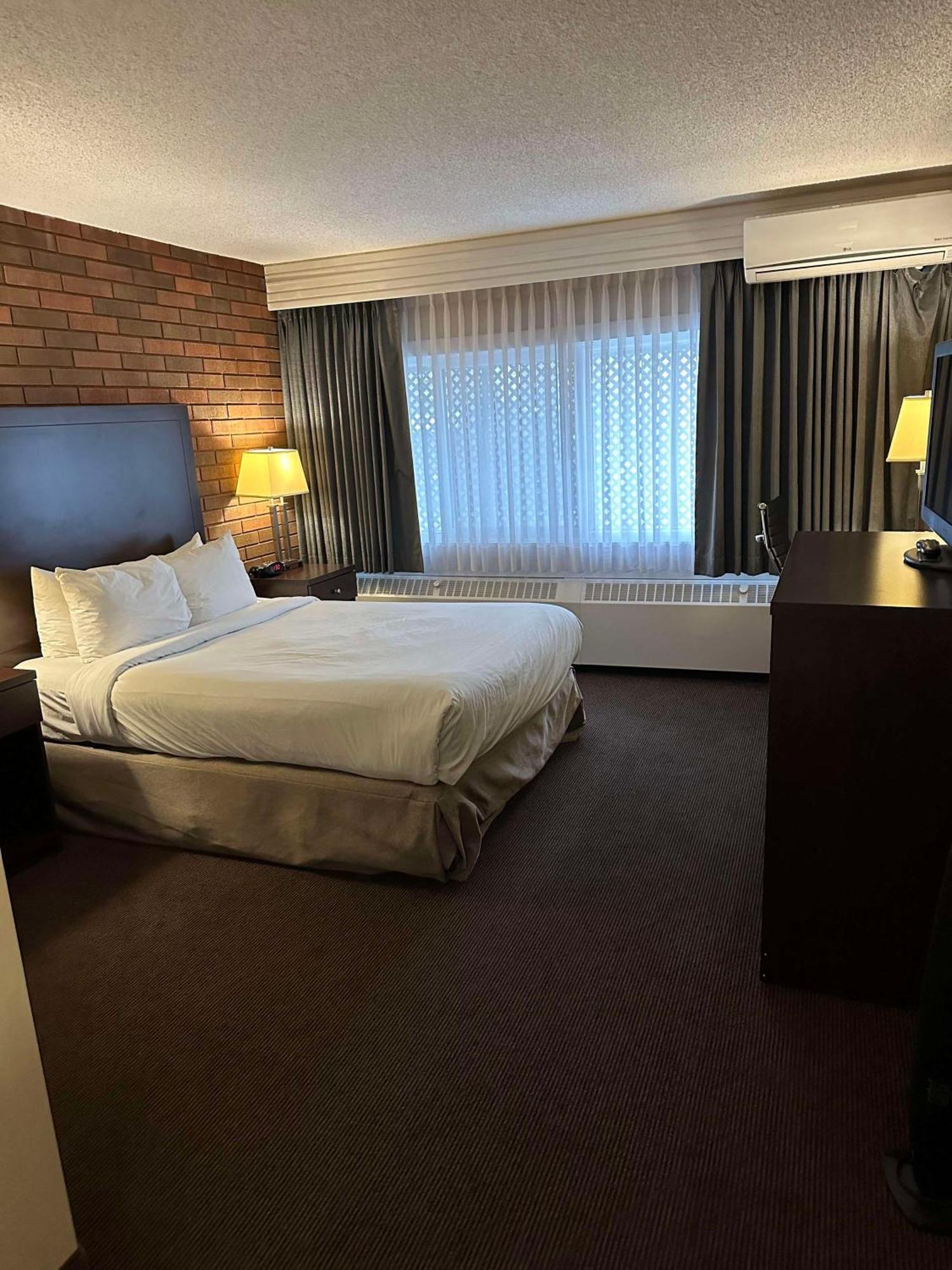 Best Western Cedar Park Inn Эдмонтон Экстерьер фото