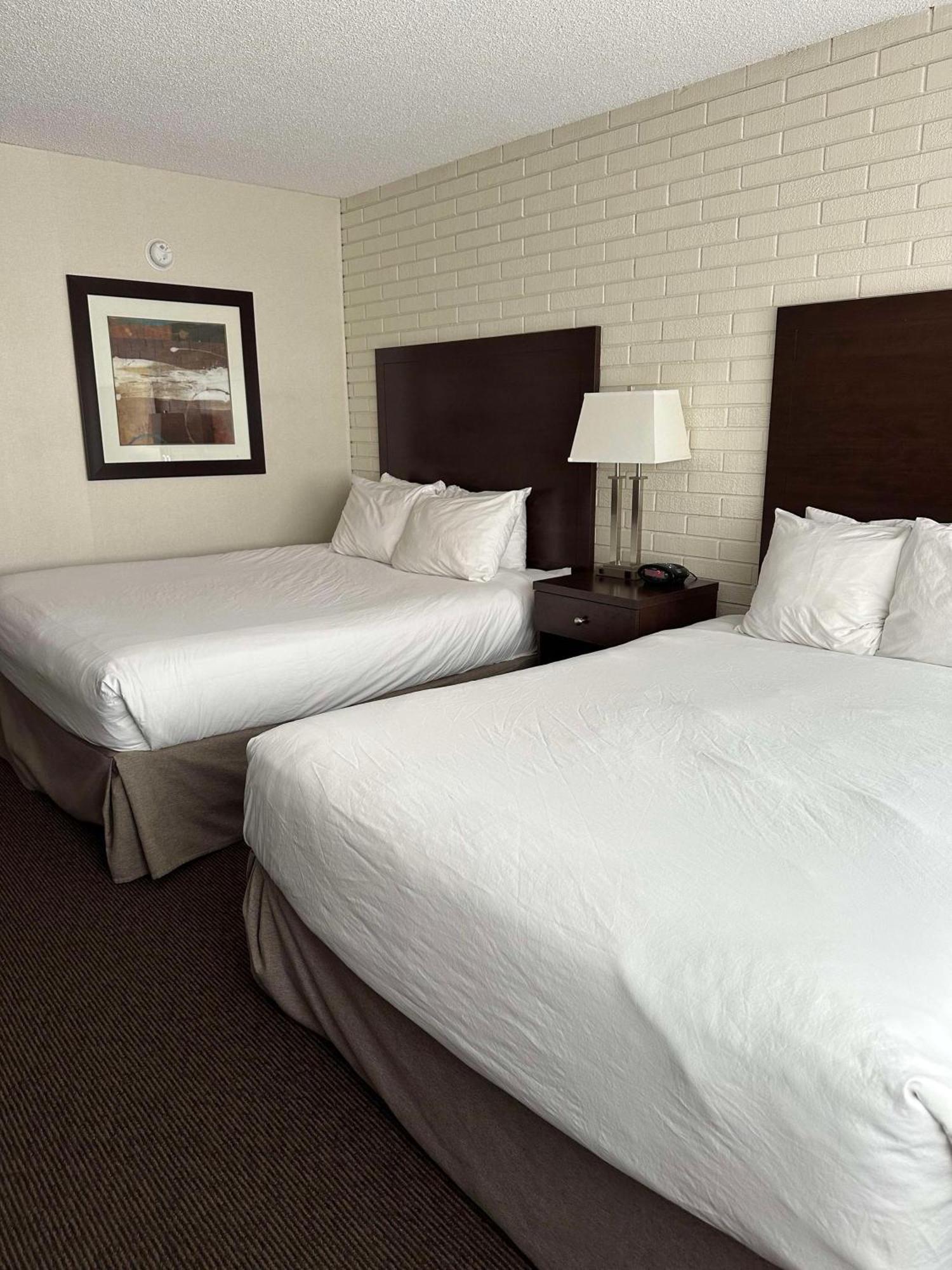 Best Western Cedar Park Inn Эдмонтон Экстерьер фото
