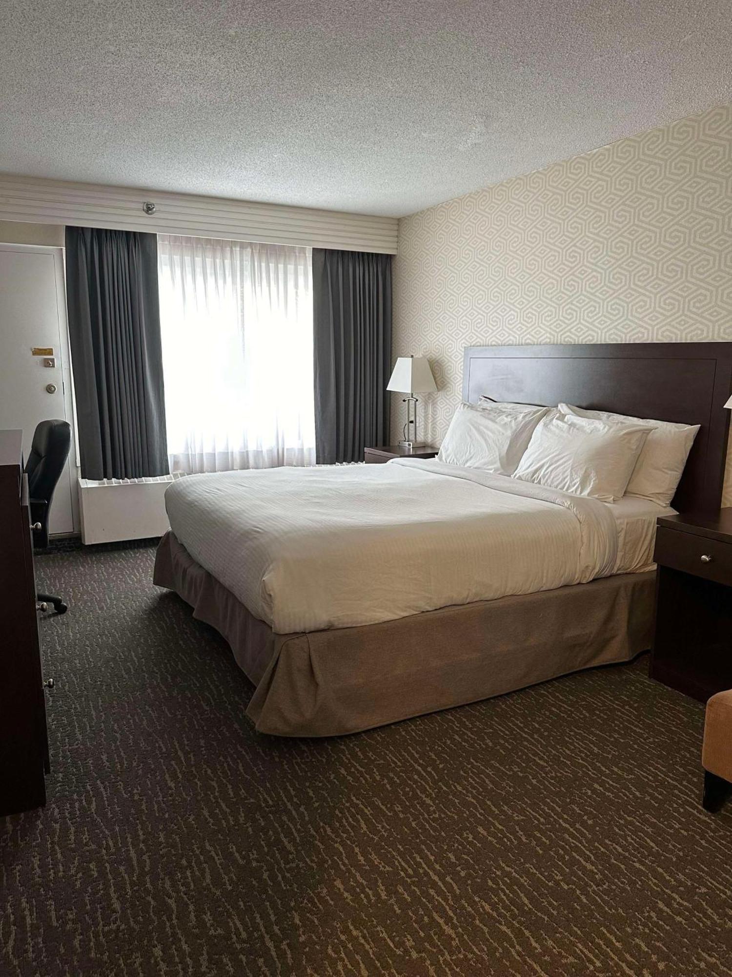 Best Western Cedar Park Inn Эдмонтон Экстерьер фото