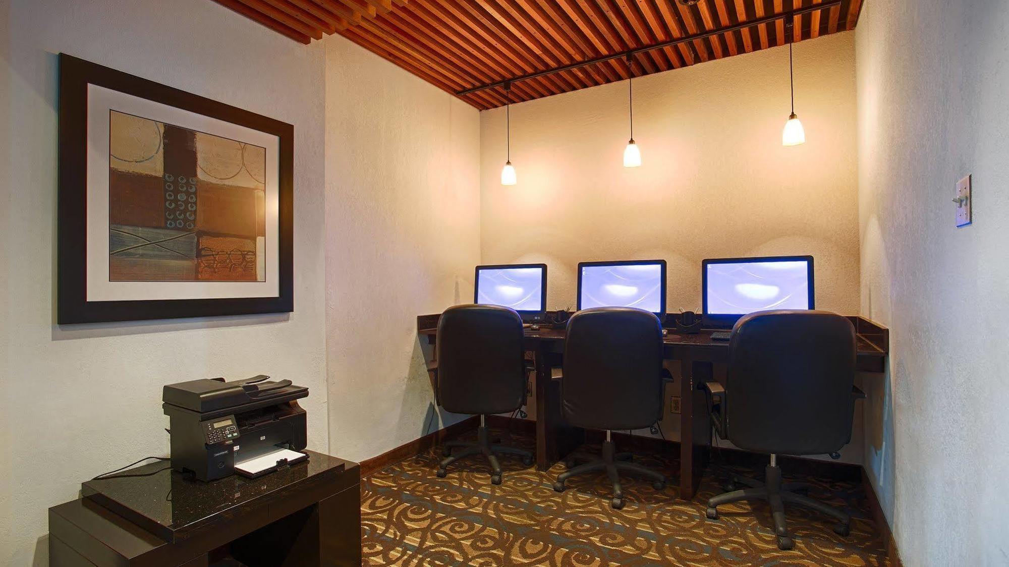 Best Western Cedar Park Inn Эдмонтон Экстерьер фото